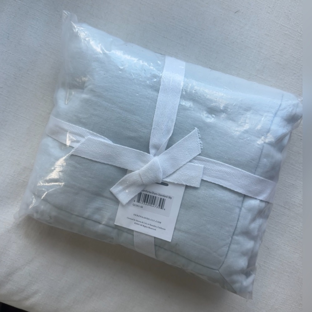 Serena & Lily comforter sham - Sky
